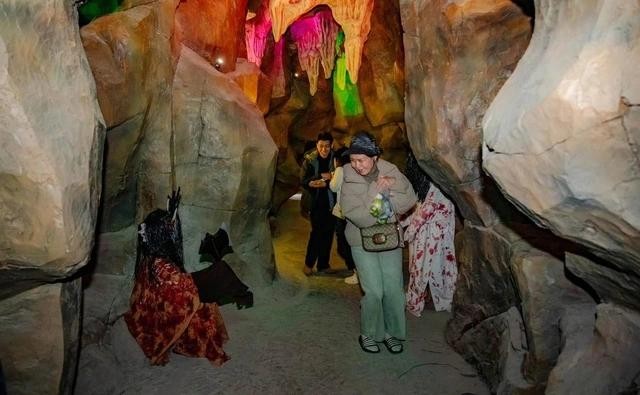 Chùa Ba Vàng: Di dời các mô hình ma quỷ chưa phù hợp trong ‘động Lục Đạo’ ảnh 2