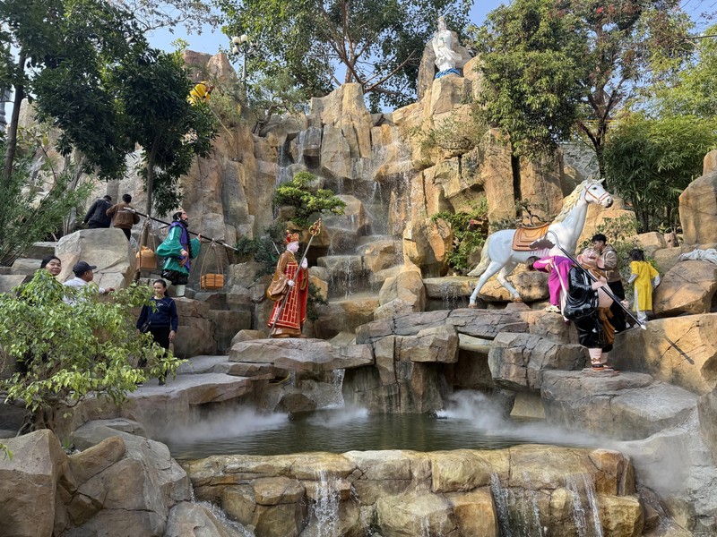 Chùa Ba Vàng: Di dời các mô hình ma quỷ chưa phù hợp trong ‘động Lục Đạo’ ảnh 3