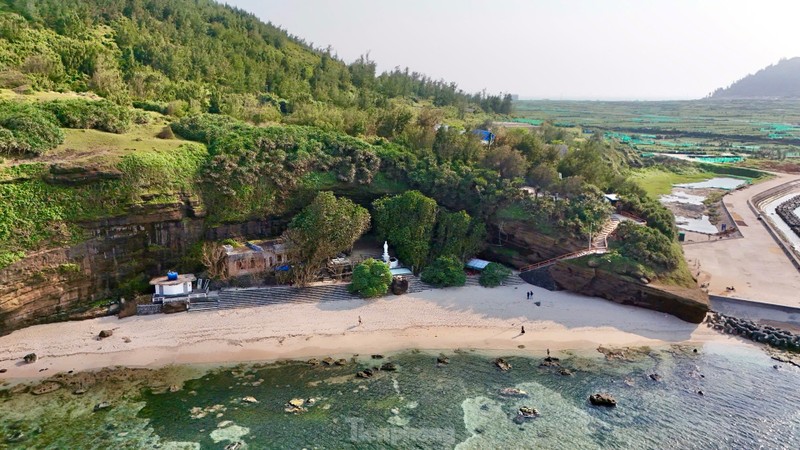 Khám phá ngôi chùa “không sư” trong hang đá núi lửa triệu năm ở Lý Sơn ảnh 1