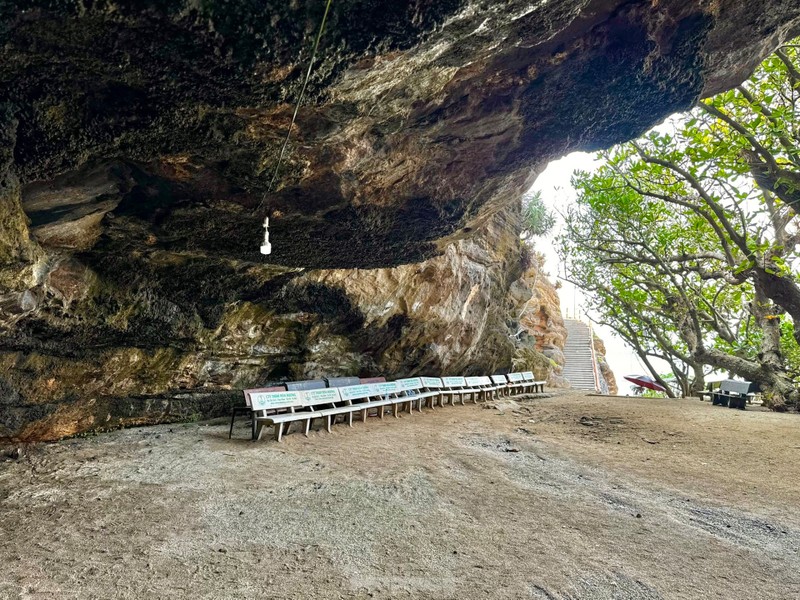 Khám phá ngôi chùa “không sư” trong hang đá núi lửa triệu năm ở Lý Sơn ảnh 11