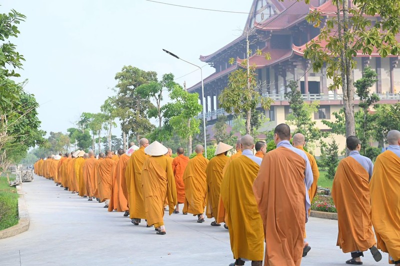 Đức Pháp chủ quang lâm trao học bổng Đức Nhuận và kiểm tra công tác chuẩn bị Đại lễ Vesak ảnh 2