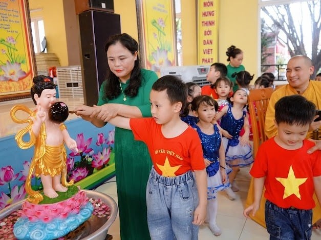 Chùa Chí Linh, Nghệ An tổ chức lễ tắm Phật dành cho thiếu nhi ảnh 3