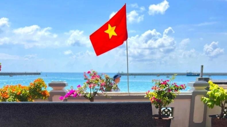 Chùa Đá Tây A lặng lẽ tựa đóa sen bung nở nơi đảo xa ảnh 2