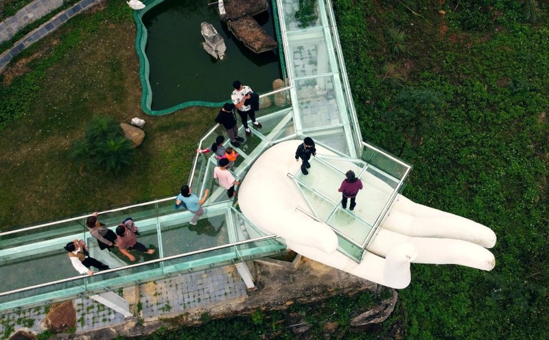 Ngôi chùa có tượng Bồ tát 4 mặt, cao 31m trên đỉnh Mã Lim ảnh 2