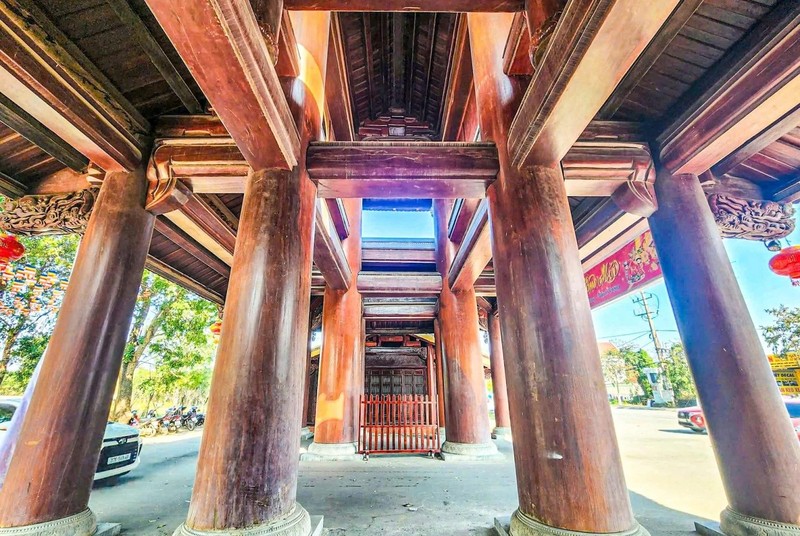 Về Hà Tĩnh, ngắm cổng tam quan độc đáo ở ngôi cổ tự nghìn năm tuổi ảnh 5