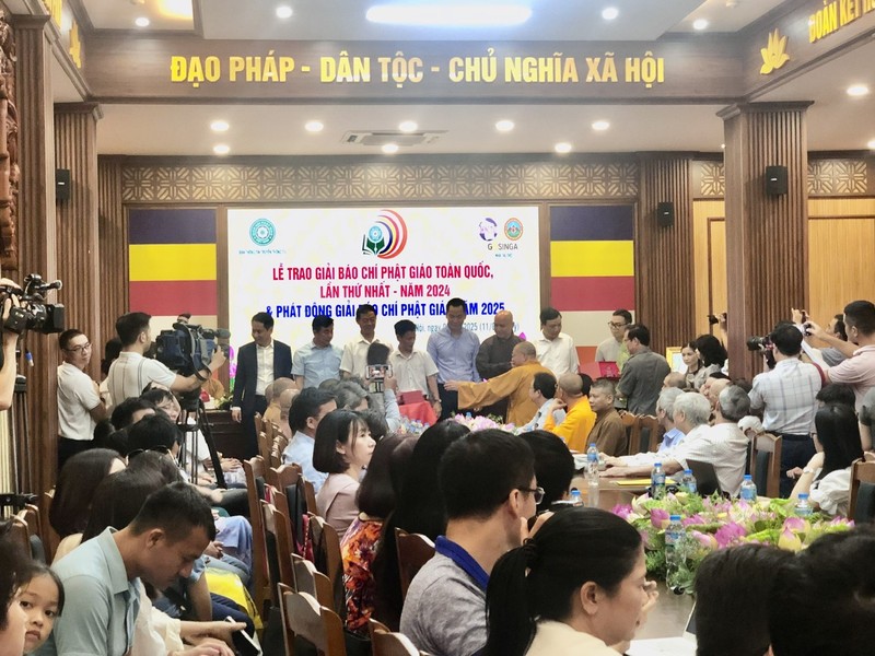 GHPGVN long trọng tổ chức lễ trao giải báo chí Phật giáo toàn quốc lần thứ nhất ảnh 2