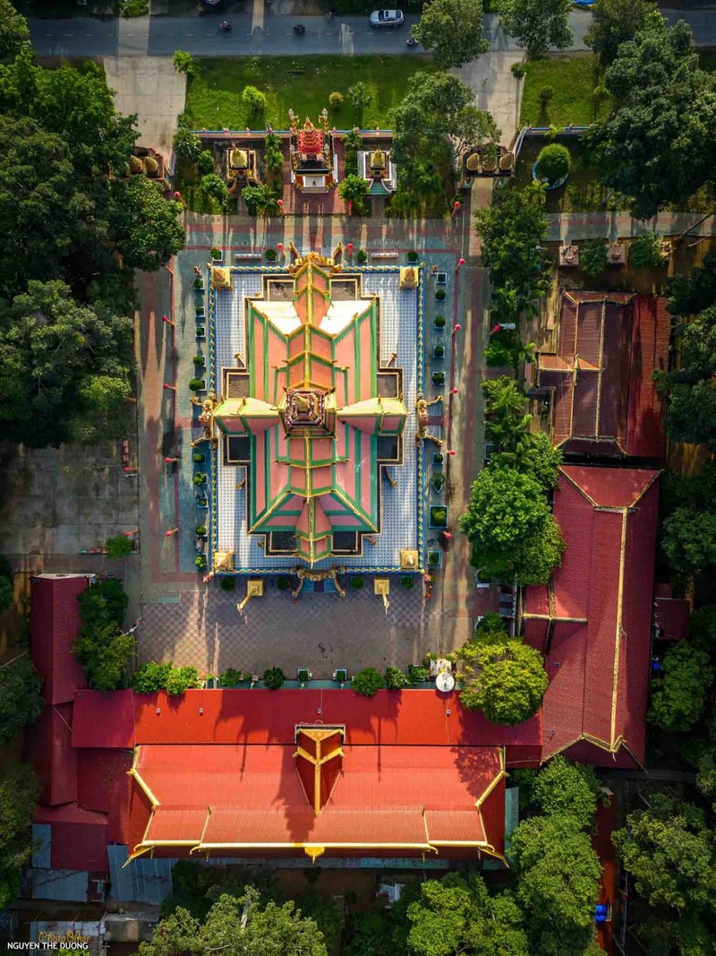 Chiêm ngưỡng vẻ đẹp rực rỡ của chùa Giữa Jumprasath ở Vĩnh Long ảnh 2