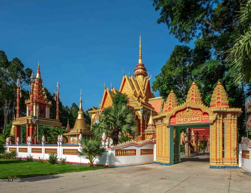 Chiêm ngưỡng vẻ đẹp rực rỡ của chùa Giữa Jumprasath ở Vĩnh Long ảnh 6