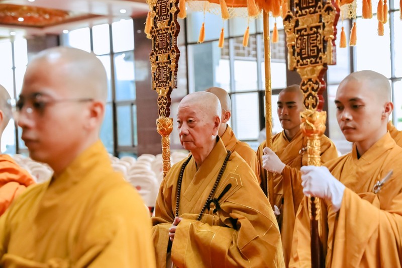 Đức Pháp chủ GHPGVN quang lâm khai pháp Khóa tu Một ngày an lạc ở Học viện PGVN tại TP.HCM ảnh 1