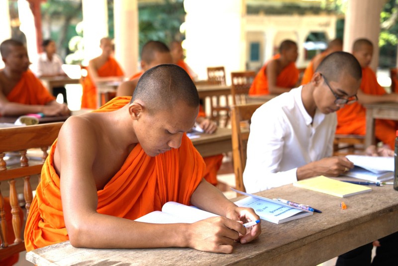 Chiêm ngưỡng chùa Hang hàng trăm tuổi giữa 'rừng' cây cổ thụ ảnh 2