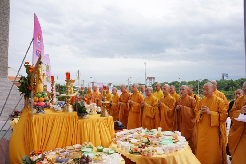 Phật giáo Khánh Hòa viếng nghĩa trang liệt sĩ Ninh Thuận ảnh 2