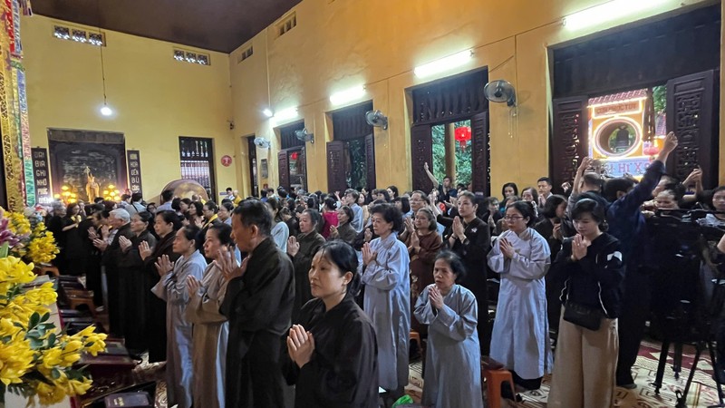 Sáng nay, gần 18.500 ngôi chùa đồng loạt cử chuông trống Bát Nhã cầu quốc thái dân an ảnh 1