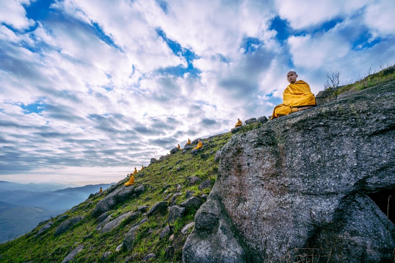Chùm ảnh chư tăng chùa Ba Vàng hành thiền trên núi ảnh 14