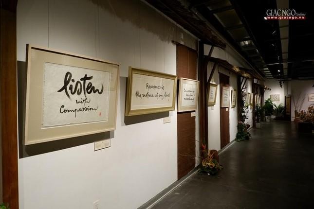 Khai mạc triển lãm sách và thư pháp của Thiền sư Thích Nhất Hạnh ảnh 5