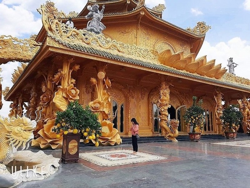 Chiêm ngưỡng ngôi chùa 'dát vàng' độc đáo với kiến trúc Thái Lan tại Hưng Yên ảnh 2