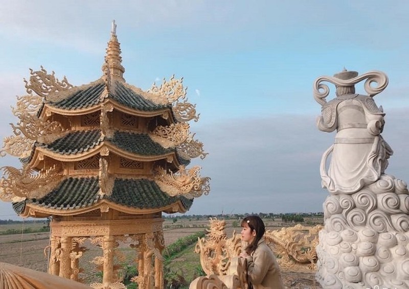 Chiêm ngưỡng ngôi chùa 'dát vàng' độc đáo với kiến trúc Thái Lan tại Hưng Yên ảnh 1