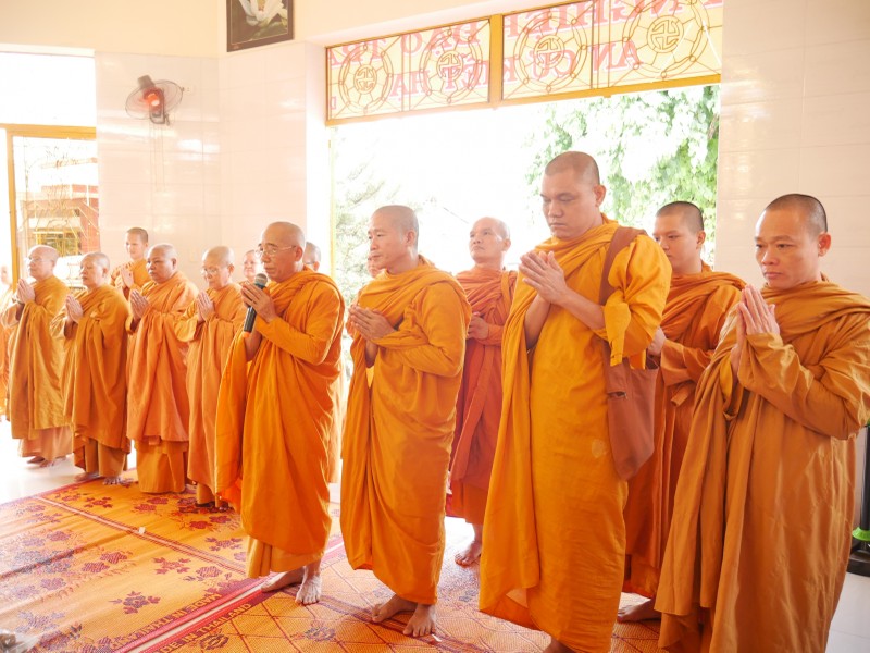 Giáo đoàn IV – Hệ phái Khất sĩ cúng dường trường hạ ảnh 3