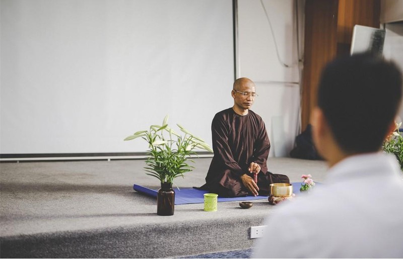 Thiền để huấn luyện tâm như huấn luyện con khỉ - để tâm ta bớt nhảy nhót, tìm được trạng thái an bằng, tự tại.