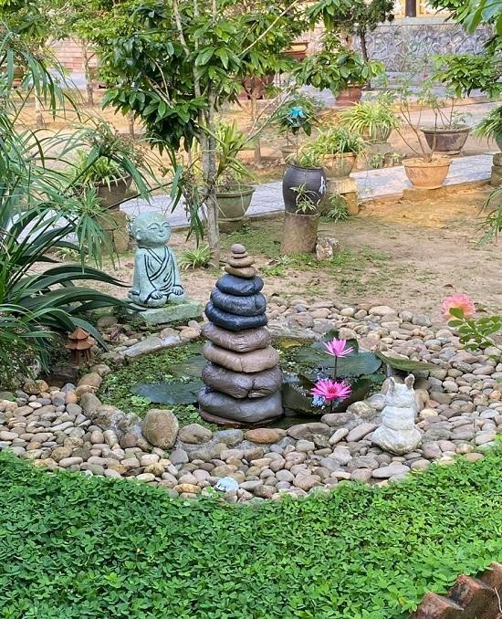 Nghệ thuật trang trí sân vườn và vẻ đẹp tĩnh lặng của chùa Huế ảnh 2