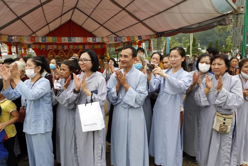 Vĩnh Phúc: Trang nghiêm lễ đúc đồng tôn tượng Phật Liên Hoa Sinh độc bản ảnh 4