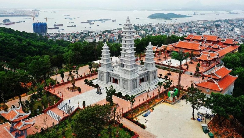 Kiến trúc chùa Việt cổ trong quần thể tâm linh bên vịnh Hạ Long ảnh 2