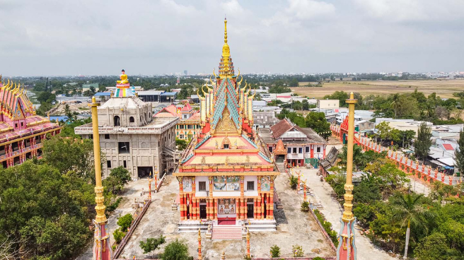 Chùa Cù Lao: Ngôi chùa độc đáo, đẹp rực rỡ ở miền Tây ảnh 3