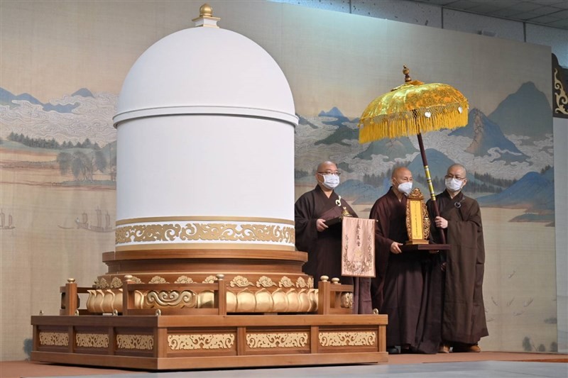 Chiêm ngưỡng xá lợi của Đại lão Hoà thượng Tinh Vân ảnh 3