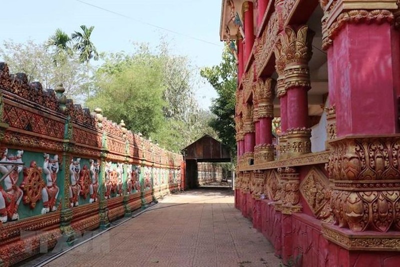 Khám phá vẻ đẹp kiến trúc độc đáo của ngôi chùa Khmer Sóc Lớn ảnh 1