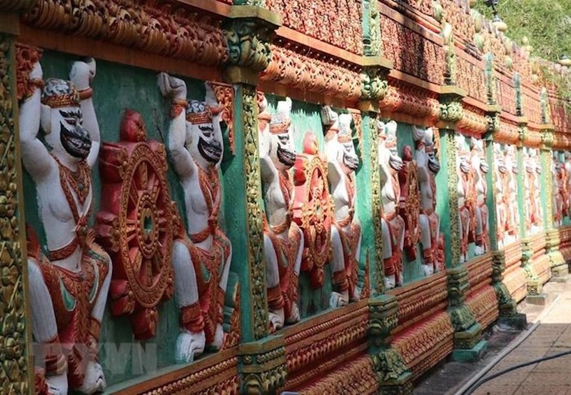 Khám phá vẻ đẹp kiến trúc độc đáo của ngôi chùa Khmer Sóc Lớn ảnh 2
