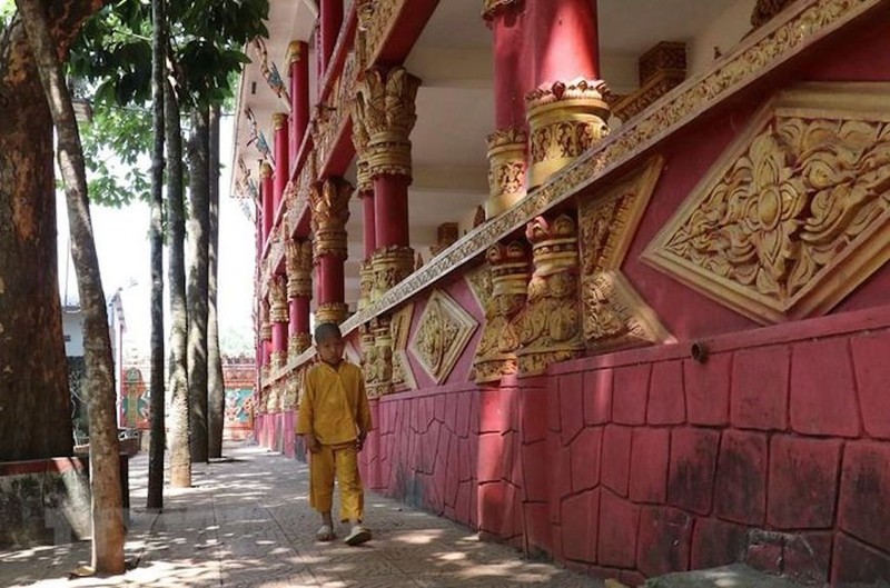 Khám phá vẻ đẹp kiến trúc độc đáo của ngôi chùa Khmer Sóc Lớn ảnh 3