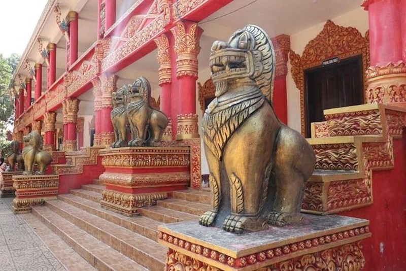 Khám phá vẻ đẹp kiến trúc độc đáo của ngôi chùa Khmer Sóc Lớn ảnh 5