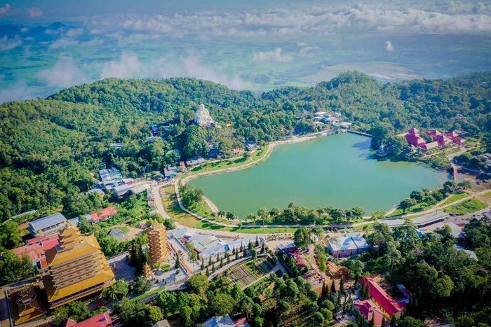 Chùa Vạn Linh: Chốn bình yên giữa thiên nhiên kỳ vĩ trên đỉnh núi Cấm ảnh 12