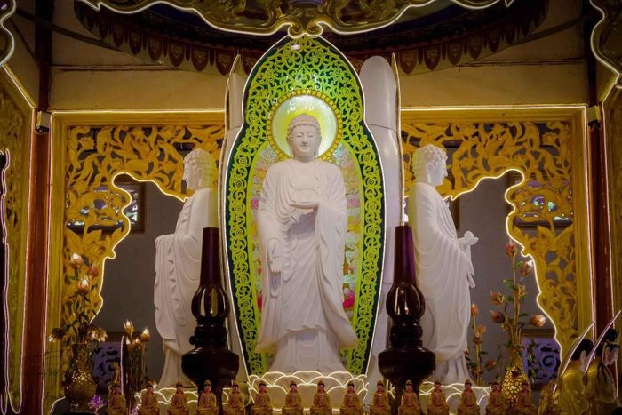 Chùa Vạn Linh: Chốn bình yên giữa thiên nhiên kỳ vĩ trên đỉnh núi Cấm ảnh 6