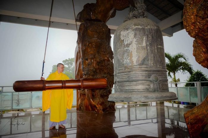 Chùa Vạn Linh: Chốn bình yên giữa thiên nhiên kỳ vĩ trên đỉnh núi Cấm ảnh 9