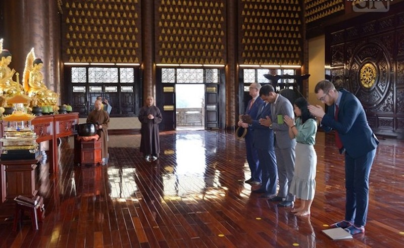 Phái đoàn Ủy ban Tự do Tôn giáo Quốc tế Hoa Kỳ thăm Đức Pháp chủ GHPGVN ảnh 5