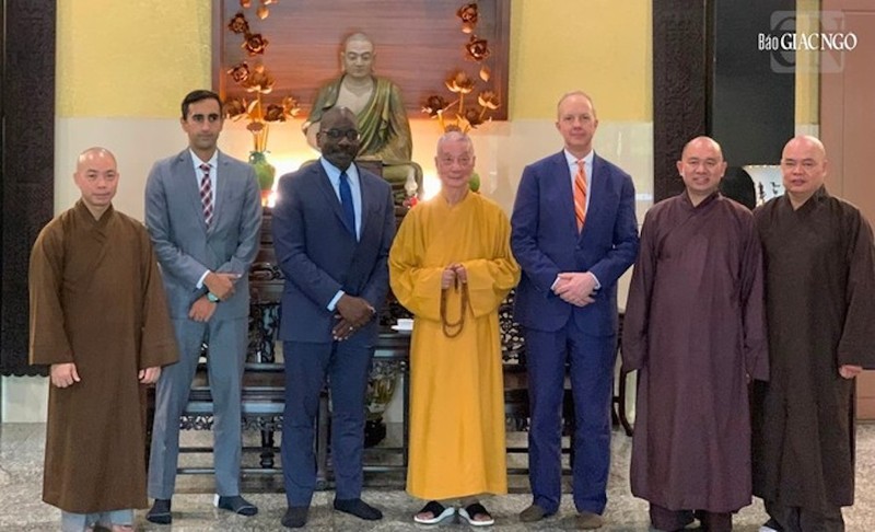 Phái đoàn Ủy ban Tự do Tôn giáo Quốc tế Hoa Kỳ thăm Đức Pháp chủ GHPGVN ảnh 4