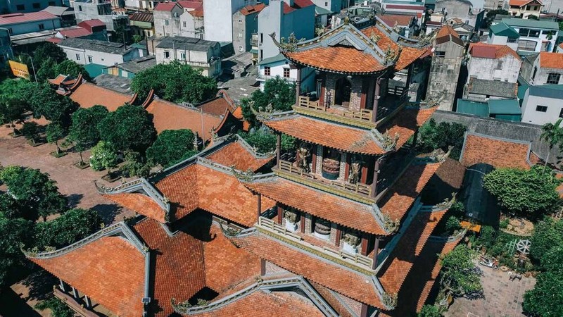 Khám phá kiến trúc độc đáo của ngôi chùa phủ đầy gốm sứ Bát Tràng ảnh 6