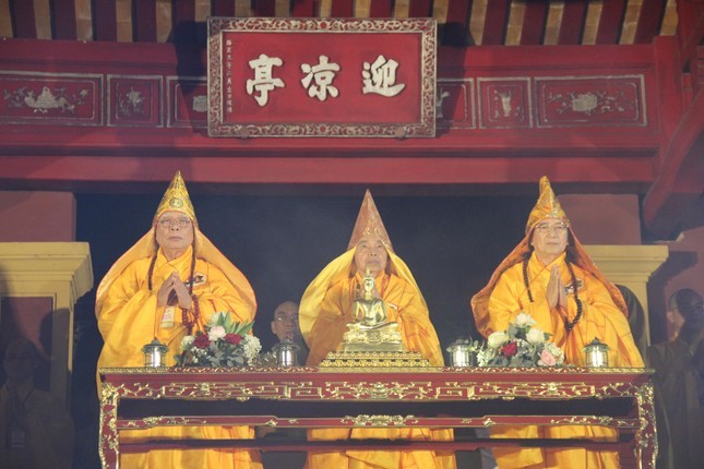 Thừa Thiên Huế: Lễ hội hoa đăng trên sông Hương ảnh 3