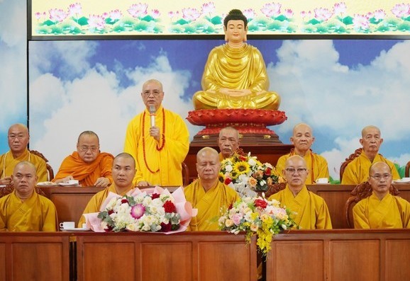 Ban Hoằng pháp, Ban Kinh tế - Tài chính T.Ư thăm, cúng dường trường hạ tại Long An và Đồng Nai ảnh 3