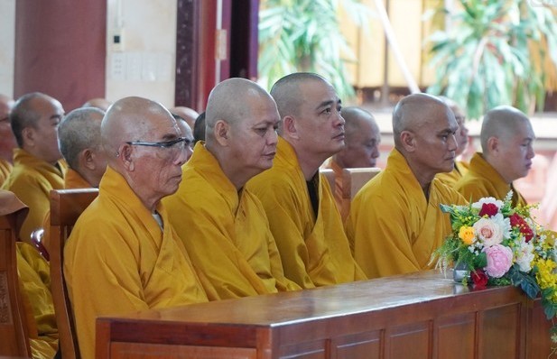 Ban Hoằng pháp, Ban Kinh tế - Tài chính T.Ư thăm, cúng dường trường hạ tại Long An và Đồng Nai ảnh 2