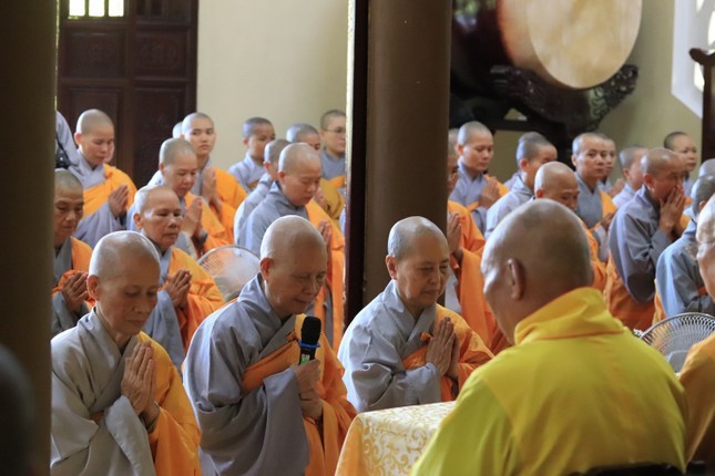 Thừa Thiên Huế: Ban Trị sự GHPGVN tỉnh thăm, sách tấn chư hành giả an cư tại các trú xứ Ni ảnh 1