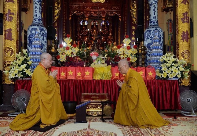 Hà Nội: Trường hạ tùng lâm Quán Sứ tác pháp Tự tứ, kết thúc khóa An cư kiết hạ ảnh 2