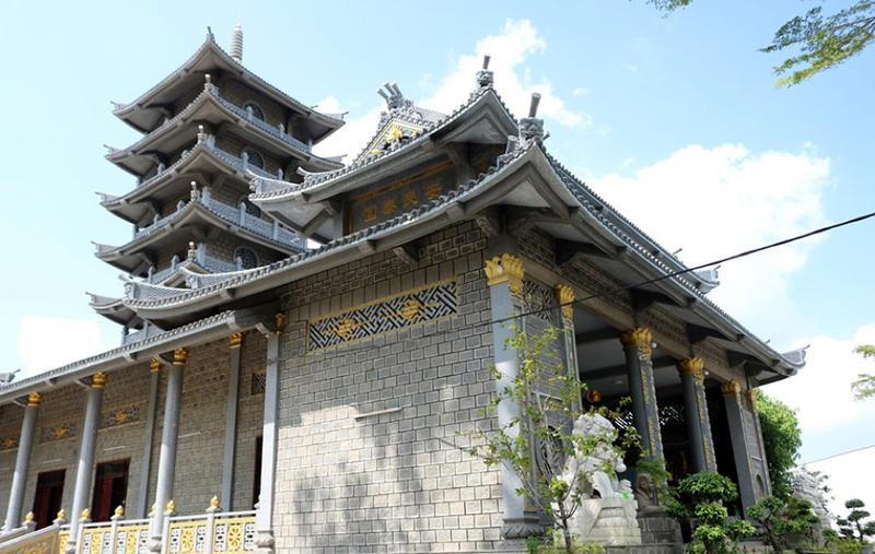 Ngôi chùa làm từ hàng chục nghìn viên đá nguyên khối ở Sóc Trăng ảnh 1