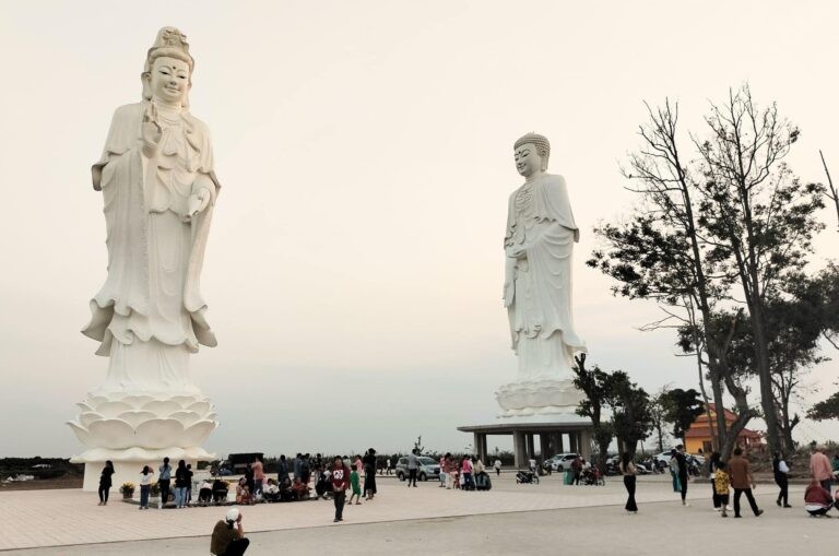 Chùa Núi Nổi giữa đồng bằng ảnh 5