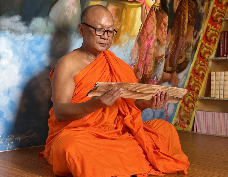 Chùa Khôsa Răngsây: Nơi có tủ sách cổ hàng trăm năm tuổi ảnh 4