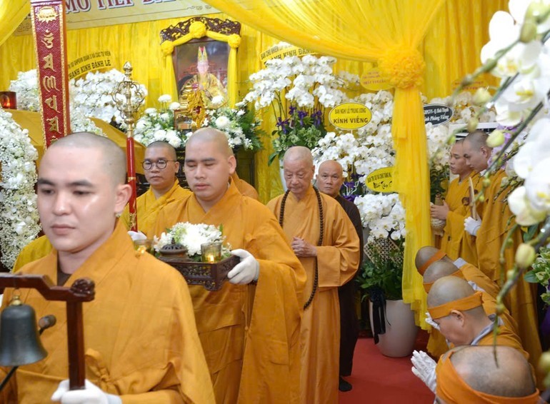 Đức Pháp chủ GHPGVN quang lâm tổ đình Phật Bửu tưởng niệm Trưởng lão Hòa thượng Thích Tịnh Hạnh ảnh 1