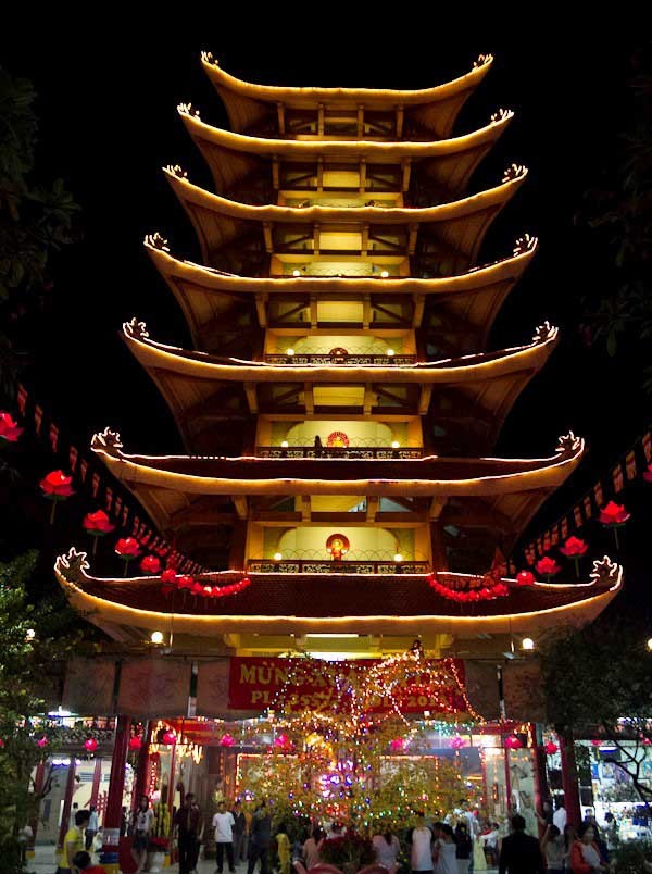 Việt Nam Quốc Tự: ngôi chùa có kiến trúc bề thế bậc nhất Sài Gòn ảnh 2