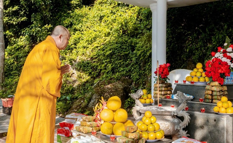 Ban Trị sự GHPGVN tỉnh Thanh Hoá thăm, tặng quà các chiến sĩ trên đảo Hòn Mê ảnh 4