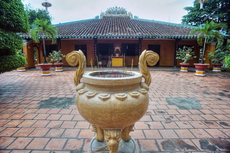 Ngôi cổ tự trăm năm giữa lòng Sài Gòn ảnh 3