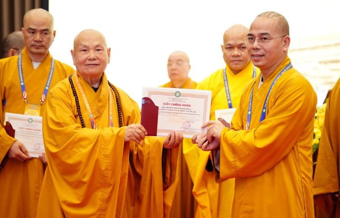 Hà Nam : Tổ chức lễ bế mạc Khóa bồi dưỡng kiến thức về giới luật Phật giáo năm 2024 ảnh 4